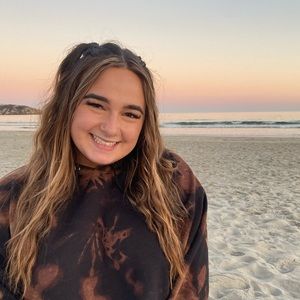 Meet your Posher, Madellin